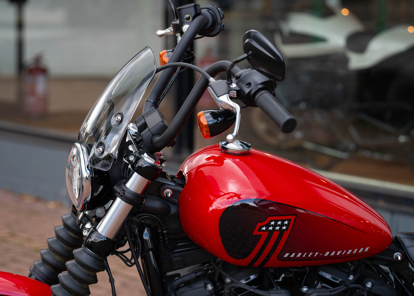 Close up of a Harley-Davidson FXD Dyna motorbike with light tinted Dart Flyscreen